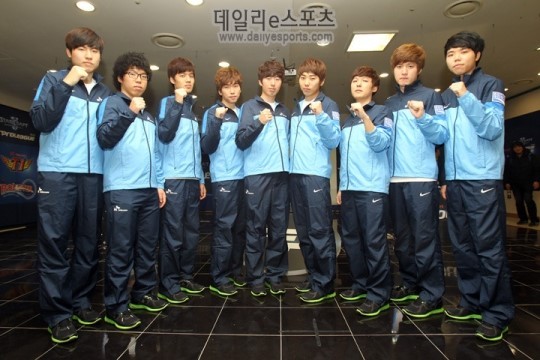 行星发条导弹随机轰炸了 Shiro 用两根神圣的荆棘和一个 Tidebound 追平了比分