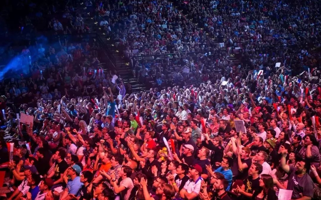 2022LCK夏季总决赛，GEN比分3-0横扫T1夺冠，管泽元狂喜！