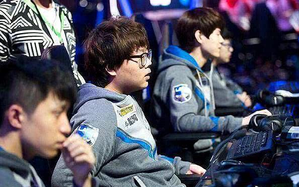 舞台恐惧？ Senzu 在淘汰赛阶段的表现急剧下降